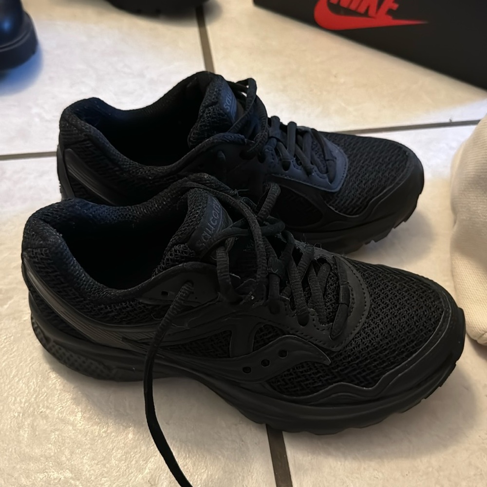 Saucony cohesion sneakers